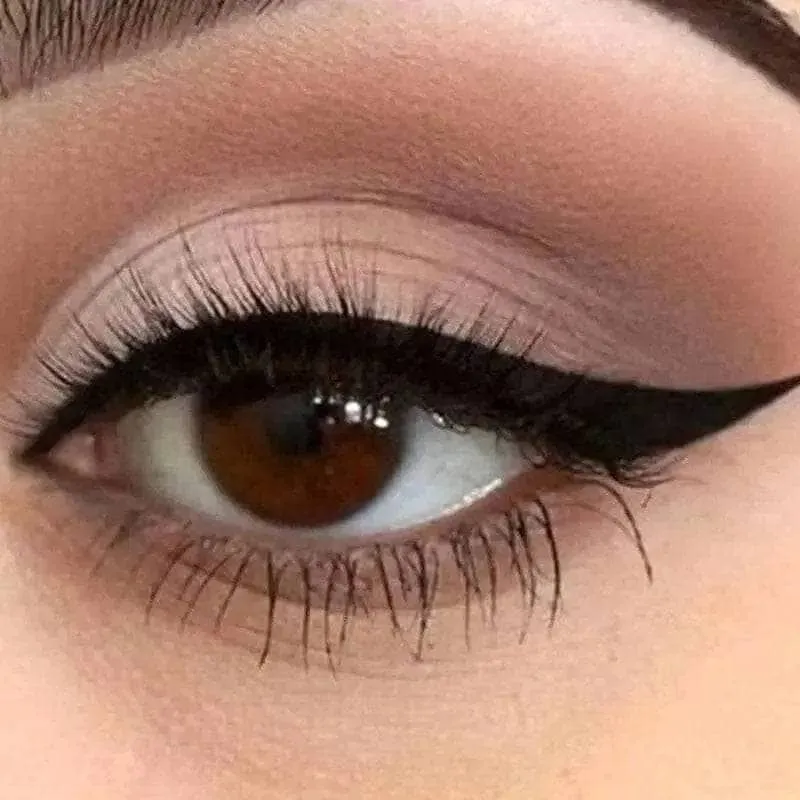 Liquid Eyeliner Pen - Image 4